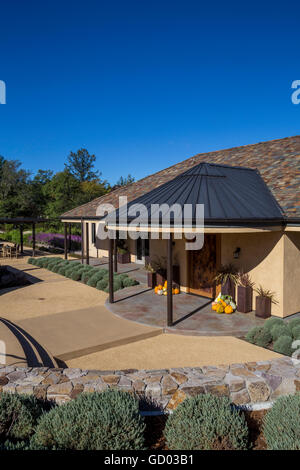 Salle de dégustation de vins au vignoble 7 & 8 au printemps 4028 Mountain Road à l'ouest de la ville de Sainte-Hélène de la Napa Valley en Californie Banque D'Images