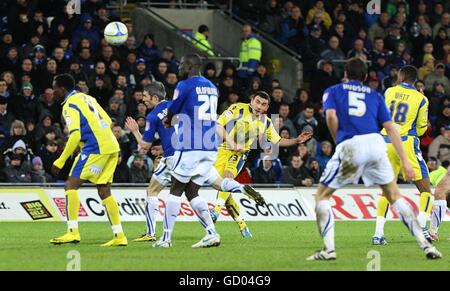 Football - championnat de la npower football League - Cardiff City v Leeds United - Cardiff City Stadium.Robert Snodgrass (3e à droite) de Leeds United marque son but égalisant de ses côtés Banque D'Images