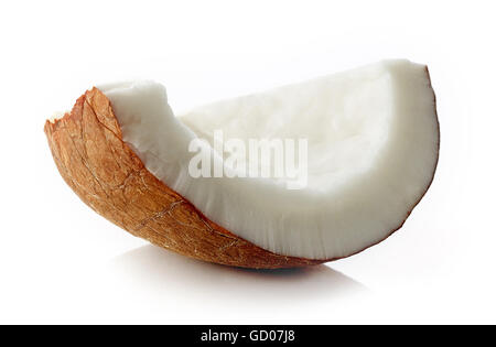 Morceau de noix de coco isolé sur fond blanc Banque D'Images