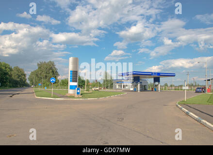 Station de gaz sur un fond de ciel Banque D'Images