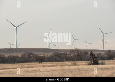 Par rapport aux combustibles fossiles propres renouvelables l'énergie éolienne. Banque D'Images