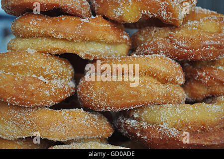 Espagnol typique fait maison, beignets sucrés beignets de Pâques , et le lait frit Banque D'Images