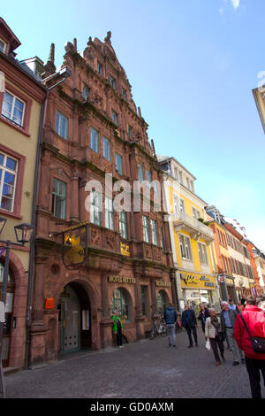 Les rues pavées de la vieille ville (ou 'Alstadt') sont bordées de maisons à pans de bois et édifices baroques, Heidelberg, Allemagne Banque D'Images