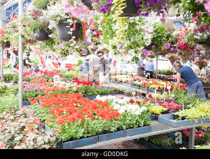 Montréal - le 28 mai 2016 : Marche Atwater est un marché avec des boucheries, charcuteries et d'autres fournisseurs, plus les produits locaux & s Banque D'Images