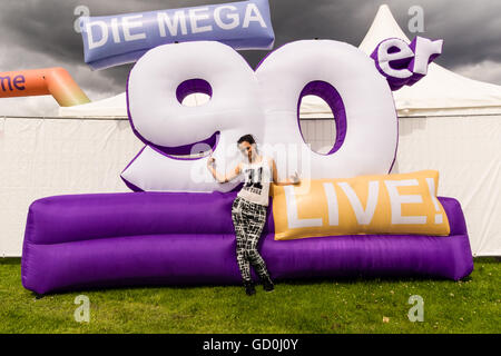 Kiel, Allemagne. 09 juillet 2016. Impressions du Mega 90er Party Crédit : Björn Deutschmann/Alamy Live News Banque D'Images