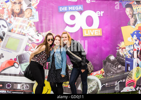 Kiel, Allemagne. 09 juillet 2016. Impressions du Mega 90er Party Crédit : Björn Deutschmann/Alamy Live News Banque D'Images