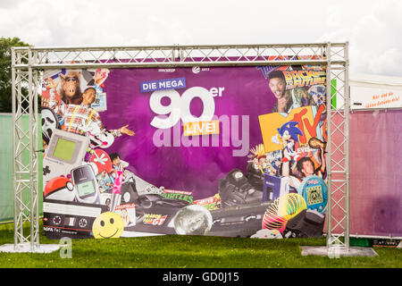 Kiel, Allemagne. 09 juillet 2016. Impressions du Mega 90er Party Crédit : Björn Deutschmann/Alamy Live News Banque D'Images