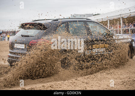 Bancs, Poole, Dorset, UK. 09 juillet 2016. Beach polo britannique Martin l'arrêt Woolmington / Alamy news Banque D'Images