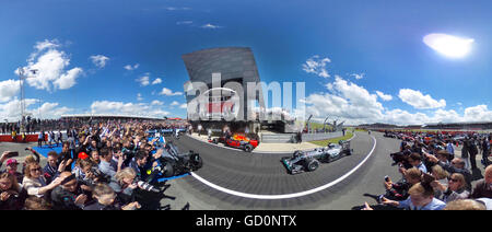Silverstone, UK. 10 juillet, 2016. British Grand Prix de F1 à Silverstone UK Vue panoramique 360 degrés vainqueur de l'image de Lewis Hamilton Mercedes AMG GBR Patronas F1 Crédit : Leo Mason/Alamy Live News Banque D'Images