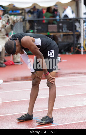 Eugene, États-Unis. 8 juillet, 2016. Khallifah Rosser réagit après avoir échoué à se qualifier pour la finale de la Men's 400m haies aux Jeux Olympiques de 2016 USATF essais historiques Hayward Field de Eugene, Oregon, USA. Credit : Joshua Rainey/Alamy Live News. Banque D'Images