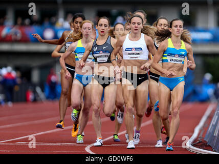 Eugene Oregon, USA. 10 juillet, 2016. Glissières de la concurrence sur le 1500m au USA. 10 juillet, 2016. Track & Field Essais olympiques à Hayward Field de Eugene, Oregon, le 10 juillet 2016. Photo de David Blair Crédit : David Blair/ZUMA/Alamy Fil Live News Banque D'Images