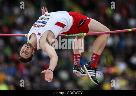 Eugene Oregon, USA. 10 juillet, 2016. BRADLEY ADKINS tente d'effacer la barre au saut en hauteur lors de la USA. 10 juillet, 2016. Track & Field Essais olympiques à Hayward Field de Eugene, Oregon, le 10 juillet 2016. Photo de David Blair Crédit : David Blair/ZUMA/Alamy Fil Live News Banque D'Images