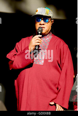 Londres, Royaume-Uni. 10 juillet, 2016. Stevie Wonder au cours de sa performance à l'heure d'été britannique Barclaycard présente dans Hyde Park Londres Angleterre le 10 juillet 2016. Crédit : Tom Smeeth/Alamy Live News Banque D'Images