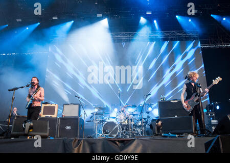 Monza Italie. 10 juillet 2016. Le groupe de rock écossais Biffy Clyro effectue en live sur la scène du Parco di Monza au cours de l'I-Days Festival Crédit : Rodolfo Sassano/Alamy Live News Banque D'Images