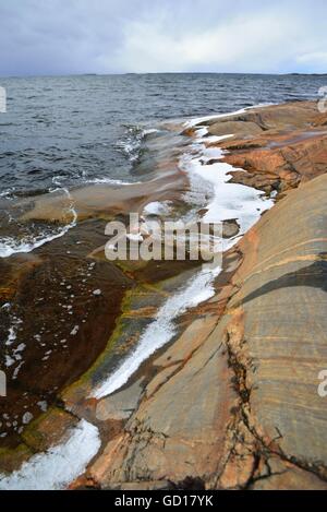 Un éperon côte froide à la fin de l'hiver. Porkkala, Finlande. Banque D'Images