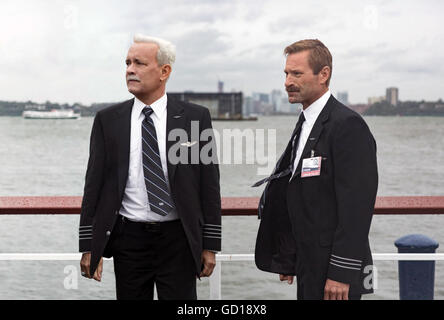 Sully est un film biographique américain 2016 réalisé et co-produit par Clint Eastwood et écrit par Todd Komarnicki, sur le vol 1549 d'US Airways et Chesley Sullenberger 'Sully'. Cette photo est pour un usage éditorial uniquement et est l'auteur de la société film et/ou le photographe attribué par le film ou la société de production et ne peut être reproduite que par des publications dans le cadre de la promotion du film ci-dessus. Un crédit obligatoire pour l'entreprise de film est nécessaire. Le photographe devrait également être portés lorsqu'il est connu. Banque D'Images