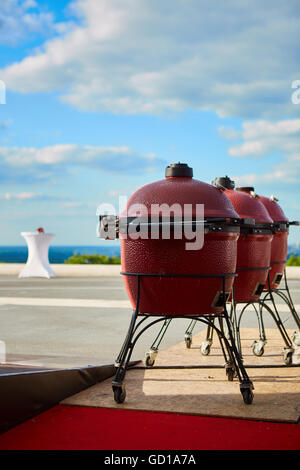 Trois électrique barbecue avec cove Banque D'Images