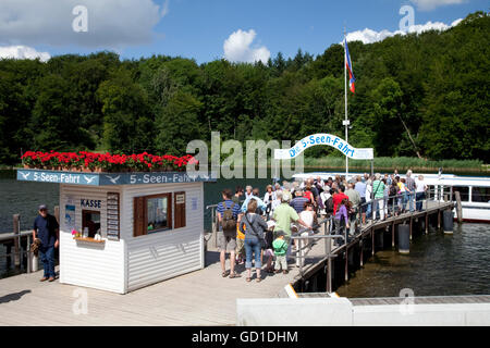 Embarcadère du lac Dieksee, 5-lake trip, Mauvais Malente-Gremsmuehlen, Naturpark Holsteinische suisse nature park, Schleswig-Holstein Banque D'Images