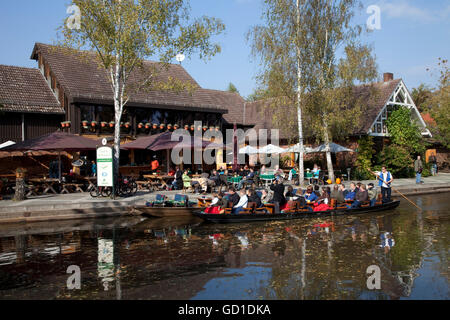 Restaurant, Zum Froehlichen Hecht, Kahn voile port, Lehde, Spreewald, Brandebourg Banque D'Images