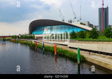 Londres, Angleterre - 27 mai 2016 : Vue de l'Aquatics Centre de Londres, un ancien lieu de Jeux olympiques avec des piscines pour la plongée et la natation, Banque D'Images