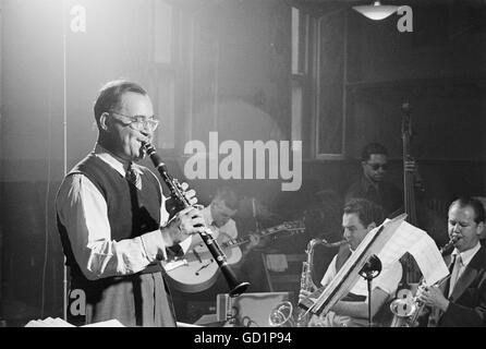 Benny Goodman et d'autres au cours de répétition en 1953 Banque D'Images