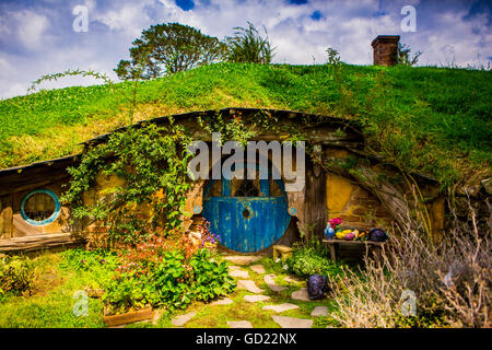 Porte d'une maison de Hobbit, Hobbiton, île du Nord, Nouvelle-Zélande, Pacifique Banque D'Images