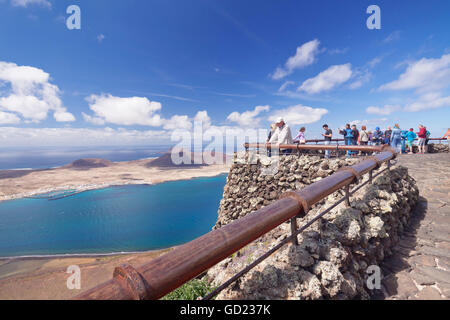 Vue du Mirador del Rio à la Graciosa Island, par Cesar Manrique, Lanzarote, Canaries, Espagne, Europe, Atlantique Banque D'Images