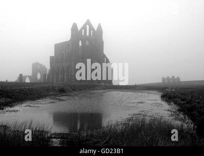 L'Abbaye de Whitby en noir et blanc Banque D'Images