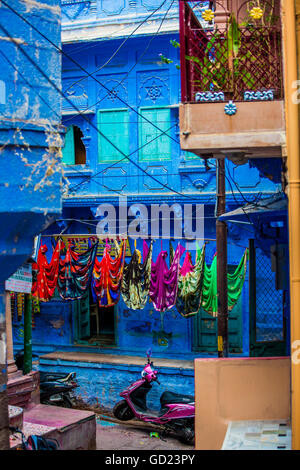 Scène de rue de la bleue, Jodhpur, la Ville Bleue, Rajasthan, Inde, Asie Banque D'Images