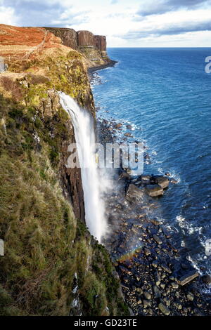 Mealt Falls et Kilt Rock, île de Skye, Hébrides intérieures, Ecosse, Royaume-Uni, Europe Banque D'Images