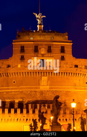 Castel Sant'Angelo et statues de Ponte Sant'Angelo, Site du patrimoine mondial de l'UNESCO, Rome, Latium, Italie, Europe Banque D'Images