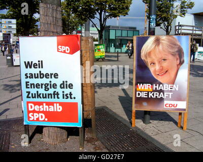 Politique, élections, Allemagne, Hambourg, élections parlementaires 2009, affiche électorale du SPD ( l'énergie propre est l'avenir ) et de la CDU ( nous avons le pouvoir ) , 06.09.2009 , droits additionnels-Clearences-non disponible Banque D'Images