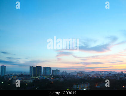 La ville de Pattaya et de la mer dans l'aube et le crépuscule du matin, Thaïlande Banque D'Images