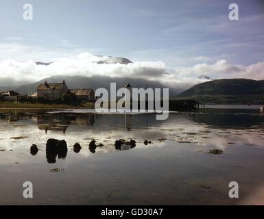 Ecosse, Inverness Shire. Matin à Corpach sur Loch Linnhie. Levage lentement les nuages de Ben Nevis. Circa 1985. Numérisées à partir de Banque D'Images