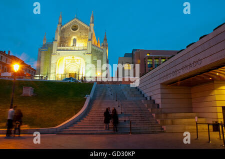 Église de San Jerónimo el Real et le musée du Prado L'élargissement par Rafael Moneo, vision de nuit. Madrid, Espagne. Banque D'Images