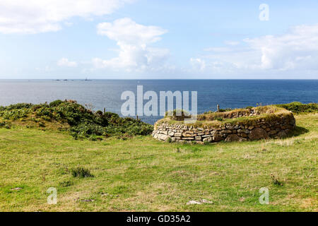 Un mur autour d'une mine désaffectée, située à l'Polpry Gribba Gribba Point et de BCEI Cornwall West Country England UK Banque D'Images