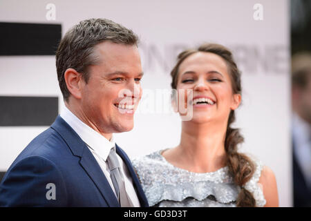 Matt Damon et Alicia Vikander participant à la première européenne de Jason Bourne s'est tenue au cinéma Odeon de Leicester Square, Londres. Banque D'Images