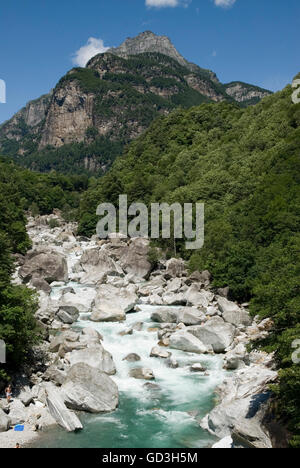 La rivière Verzasca, Tessin, Suisse, Europe Banque D'Images