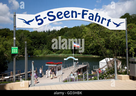 Embarcadère du lac Dieksee, 5-lake trip, Mauvais Malente-Gremsmuehlen, Naturpark Holsteinische suisse nature park, Schleswig-Holstein Banque D'Images