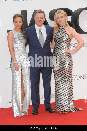 Londres, Royaume-Uni. 11 juillet, 2016. Alicia Vikander, Matt Damon et Julia Stiles assister à la première européenne de 'Jason Bourne' à Odéon Leciester Square. Credit : Ferdaus Shamim/ZUMA/Alamy Fil Live News Banque D'Images