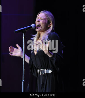 Emporia, Virginia, USA. Apr 16, 2016. Chanteuse LEANN RIMES se produisant au Greensville Performing Arts Center. © Tina Fultz/ZUMA/Alamy Fil Live News Banque D'Images