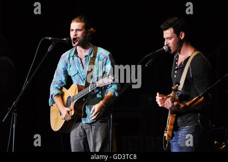 Emporia, Virginia, USA. Apr 16, 2016. Trio pays Levon se produisant au Greensville Performing Arts Center. © Tina Fultz/ZUMA/Alamy Fil Live News Banque D'Images