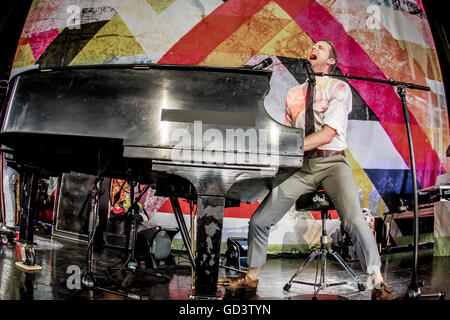 Clarkston, Michigan, USA. 8 juillet, 2016. ANDREW MCMAHON sur la ''Weezer et de panique ! À la discothèque le tournée d'été'' au DTE Energy Music Theatre à Clarkston, MI le 8 juillet 2016 © Marc Nader/ZUMA/Alamy Fil Live News Banque D'Images