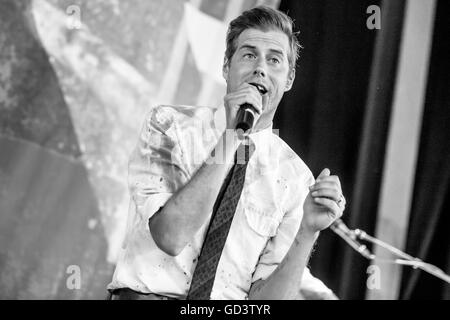 Clarkston, Michigan, USA. 8 juillet, 2016. ANDREW MCMAHON sur la ''Weezer et de panique ! À la discothèque le tournée d'été'' au DTE Energy Music Theatre à Clarkston, MI le 8 juillet 2016 © Marc Nader/ZUMA/Alamy Fil Live News Banque D'Images