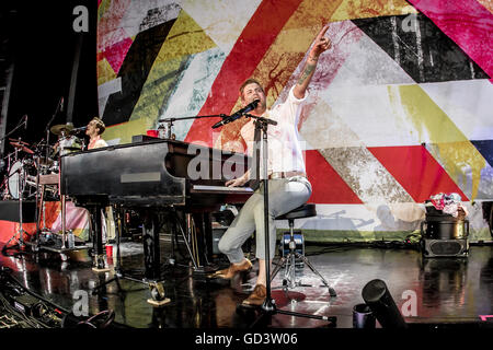 Clarkston, Michigan, USA. 8 juillet, 2016. ANDREW MCMAHON sur la ''Weezer et de panique ! À la discothèque le tournée d'été'' au DTE Energy Music Theatre à Clarkston, MI le 8 juillet 2016 © Marc Nader/ZUMA/Alamy Fil Live News Banque D'Images