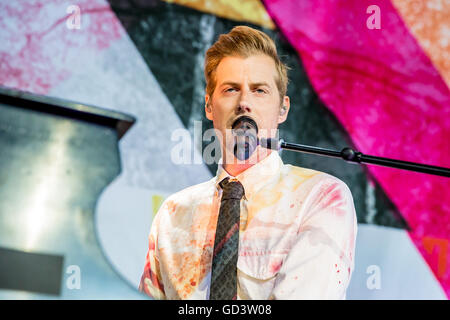 Clarkston, Michigan, USA. 8 juillet, 2016. ANDREW MCMAHON sur la ''Weezer et de panique ! À la discothèque le tournée d'été'' au DTE Energy Music Theatre à Clarkston, MI le 8 juillet 2016 © Marc Nader/ZUMA/Alamy Fil Live News Banque D'Images