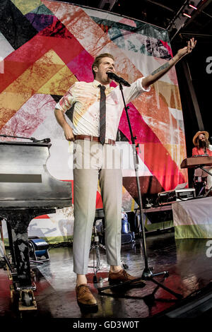 Clarkston, Michigan, USA. 8 juillet, 2016. ANDREW MCMAHON sur la ''Weezer et de panique ! À la discothèque le tournée d'été'' au DTE Energy Music Theatre à Clarkston, MI le 8 juillet 2016 © Marc Nader/ZUMA/Alamy Fil Live News Banque D'Images