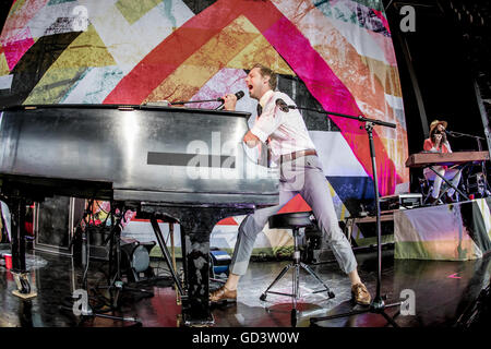 Clarkston, Michigan, USA. 8 juillet, 2016. ANDREW MCMAHON sur la ''Weezer et de panique ! À la discothèque le tournée d'été'' au DTE Energy Music Theatre à Clarkston, MI le 8 juillet 2016 © Marc Nader/ZUMA/Alamy Fil Live News Banque D'Images