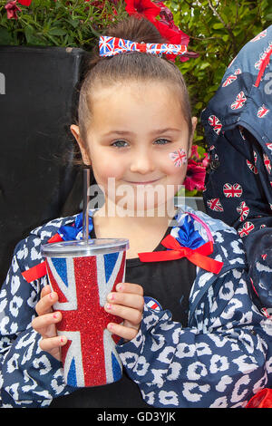 Southport, Merseyside, Royaume-Uni 12 Juillet 2016. Tambours au Loyalist Orangistes Southport's day marche dans les rues de la ville. C'est un événement annuel dans le complexe lorsque des loges locales de Merseyside Bootle, et de loin loin comme Édimbourg et Glasgow se rassemblent pour mars et défilé pour accompagnement musical acclamé par des foules de spectateurs célébrant l'anniversaire de la bataille de la Boyne. Credit : Cernan Elias/Alamy Live News Banque D'Images