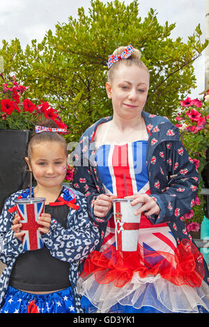 Southport, Merseyside, Royaume-Uni 12 Juillet 2016. Tambours au Loyalist Orangistes Southport's day marche dans les rues de la ville. C'est un événement annuel dans le complexe lorsque des loges locales de Merseyside Bootle, et de loin loin comme Édimbourg et Glasgow se rassemblent pour mars et défilé pour accompagnement musical acclamé par des foules de spectateurs célébrant l'anniversaire de la bataille de la Boyne. Credit : Cernan Elias/Alamy Live News Banque D'Images